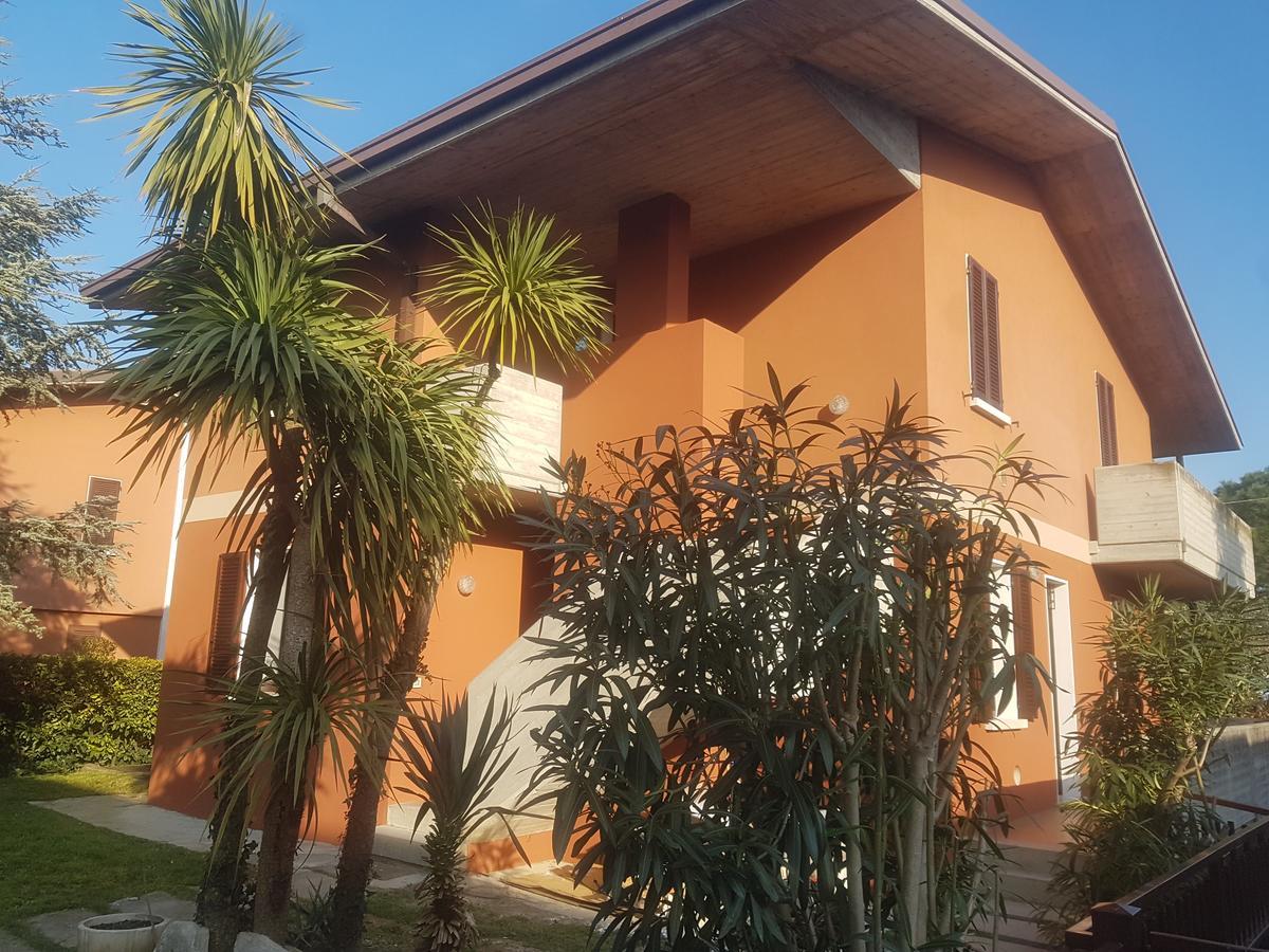 Отель La Casa Di Rivo Дезенцано-дель-Гарда Экстерьер фото